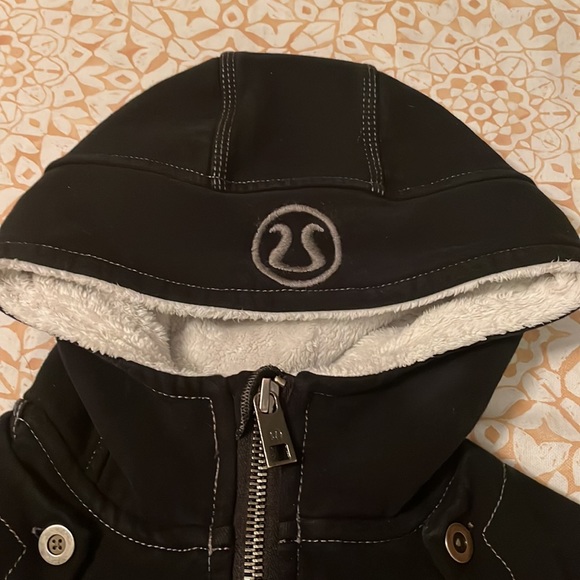 Lululemon Special Edition hoodie. Detachable sleeves. Size 10. Dark blue/black. - Picture 2 of 7